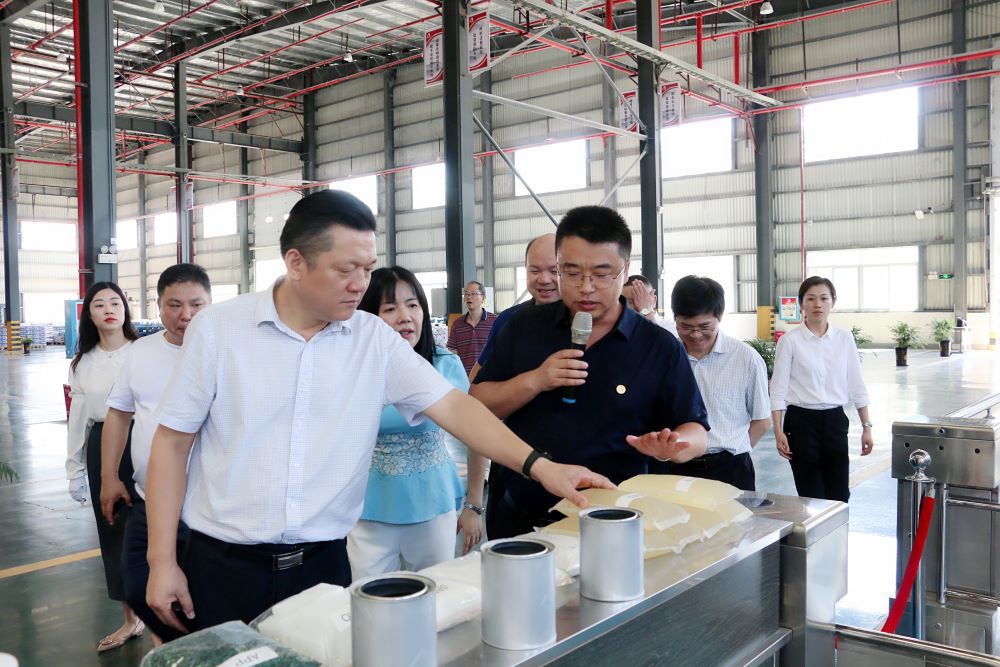岳阳市政协副主席刘铁健调研岳阳东方雨虹