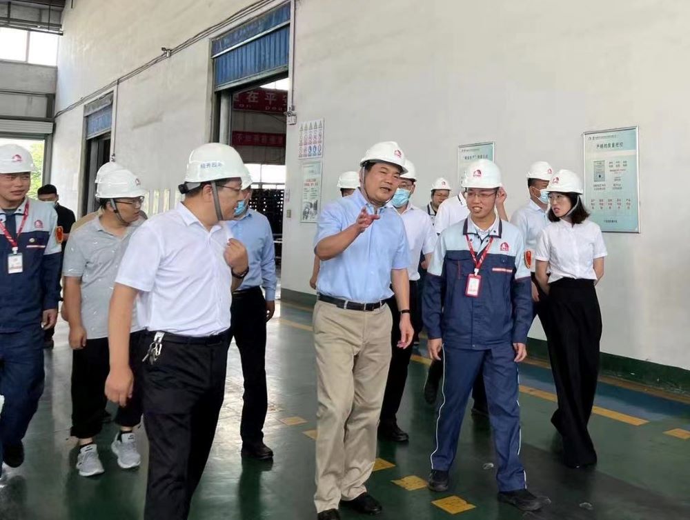 新沂市市委书记陈堂清一行调研徐州东方雨虹