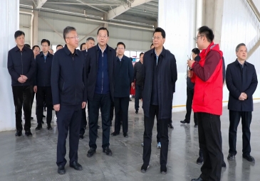 江苏省扬州市市委书记王进健、市长潘国强率队赴扬州东方雨虹观摩项目建设情况