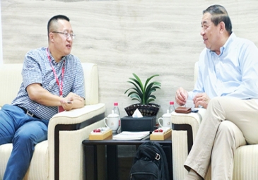 中国建筑防水协会秘书长朱冬青一行考察东方雨虹华东总部