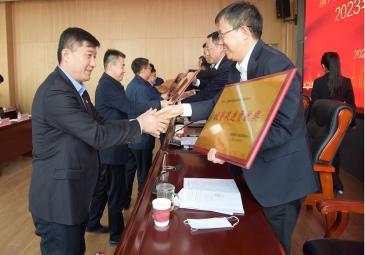 太原东方雨虹获山西综改示范区“项目建设突出贡献奖”，获潇河新兴产业园区“经济发展贡献奖”等奖项