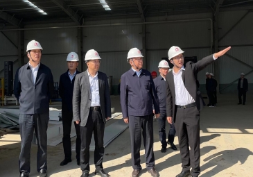 江苏省仪征市委书记孙建年一行莅临扬州东方雨虹考察调研